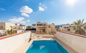 Pool And Sea Merill Apartments - Happy Rentals